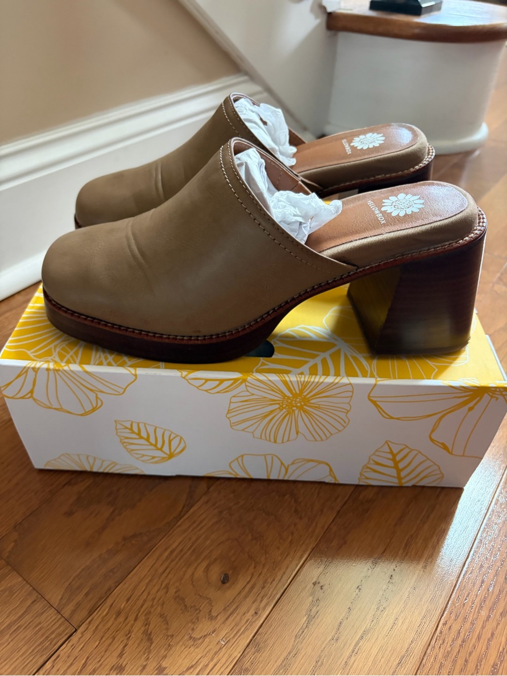 Yellow Box Ivaria Platform Clog Size 9.5